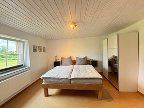 3 bedrooms, WiFi, bed sheets