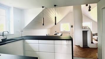 Réfrigérateur, four, plaque de cuisson, lave-vaisselle