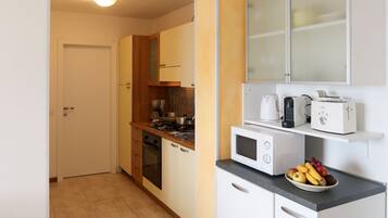 Kühlschrank, Mikrowelle, Ofen, Geschirrspüler