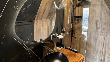 Deluxe-Ferienhaus, Balkon, Bergblick | Badezimmer