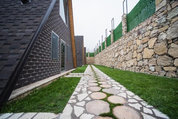 Front of property - Lost in Sky (Yenokavan)