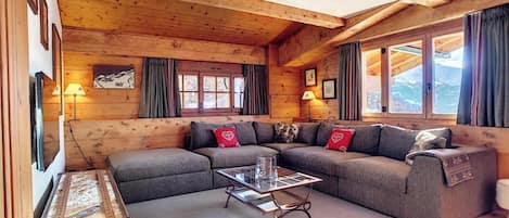 TV, fireplace, DVD player