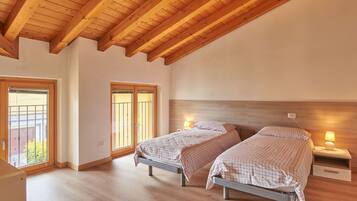 3 slaapkamers, een strijkplank/strijkijzer, wifi