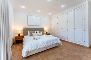 Fer et planche Ă repasser, Wi-Fi gratuit, draps fournis