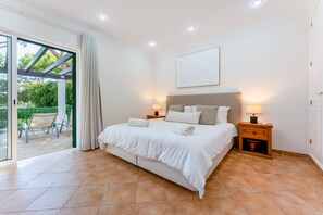 Fer et planche Ă repasser, Wi-Fi gratuit, draps fournis