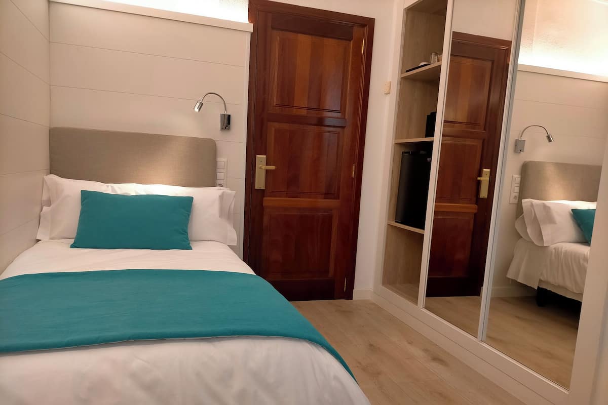 Single Room, Mountain View