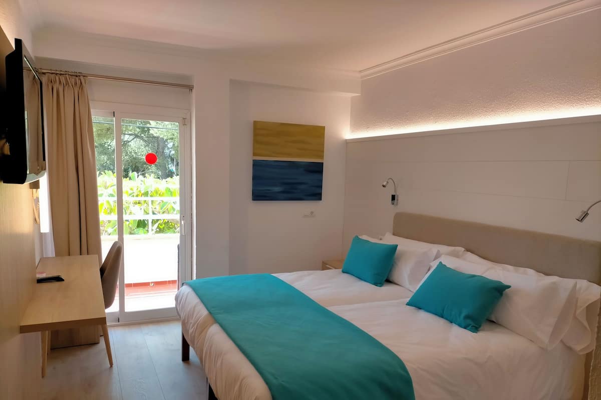 Twin Room, Balcony, Sea View | In-room safe, desk, laptop workspace, WiFi (free)