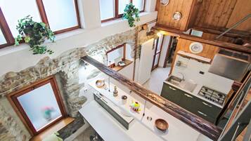 Frigorifero, forno, lavastoviglie, pentole/stoviglie/utensili