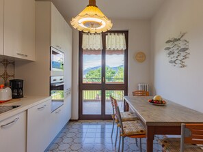 Fridge, microwave, oven, dishwasher - Gaggetto by Interhome (Laveno-Mombello)