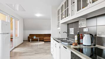 Fridge, microwave, oven, dishwasher