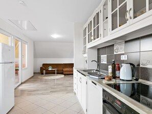 Fridge, microwave, oven, dishwasher - Apartment Beate by Interhome (Badacsonytomaj)