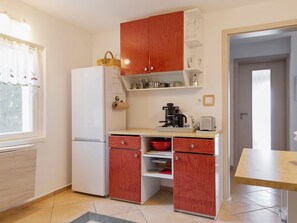 Kjøleskap, mikrobølgeovn, ovn og oppvaskmaskin