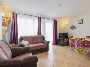 Télévision, lecteur de DVD, baby-foot