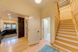 Interior - Soque River Sanctuary – Scenic Retreat with Rive (Demorest)