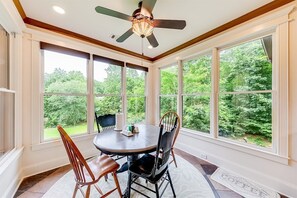 Dining - Soque River Sanctuary – Scenic Retreat with Rive (Demorest)