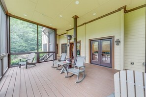 Terrace/patio - Soque River Sanctuary – Scenic Retreat with Rive (Demorest)