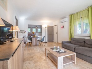 Televisie en een open haard