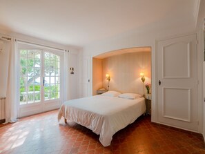 6 Schlafzimmer, Bügeleisen/Bügelbrett, WLAN