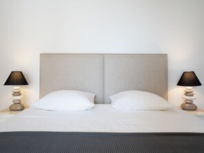 4 bedrooms, iron/ironing board, WiFi - Cacharel by Interhome (Sainte Maxime)