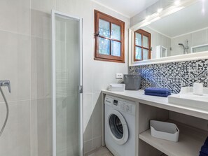 Bathroom - La Maison bleue by Interhome (Grimaud)