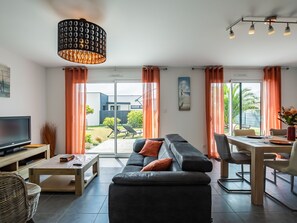 TV - La Closière by Interhome (Cléder)