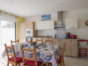 Fridge, microwave, oven, dishwasher - Tal ar Mor by Interhome (Plouescat)
