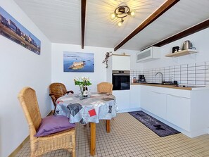 Fridge, microwave, oven, cookware/dishes/utensils