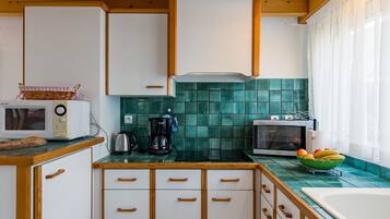 Réfrigérateur, micro-ondes, four