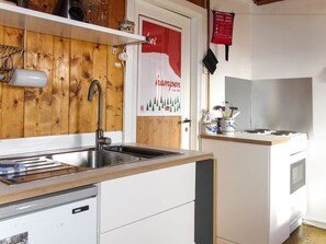 Fridge, oven, dishwasher, toaster - Skeisvegen by Interhome (Skeikampen)