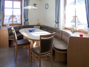 Dining - Stainer by Interhome (Neukirchen am Großvenediger)
