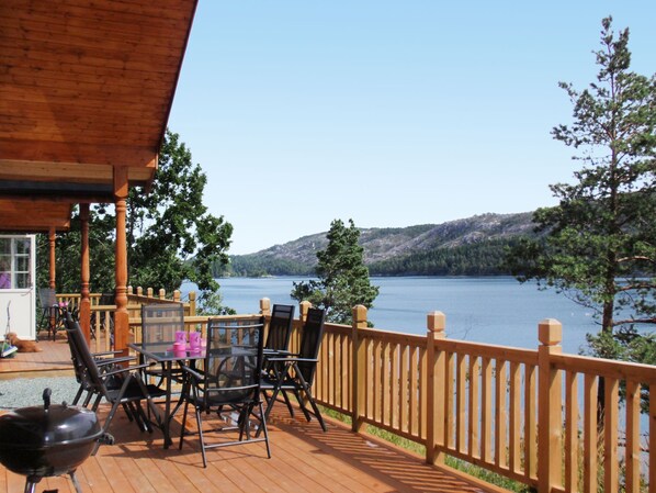 Outdoor dining - Tyttebærhytta by Interhome (Onarheim)