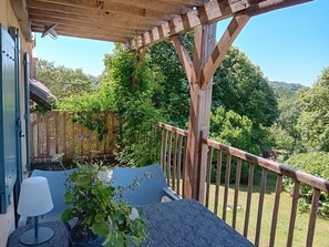 Property grounds - Gite Le Ciel, Cosy Appartement, large balcony, great view, shared pool (Val de Louyre et Caudeau)