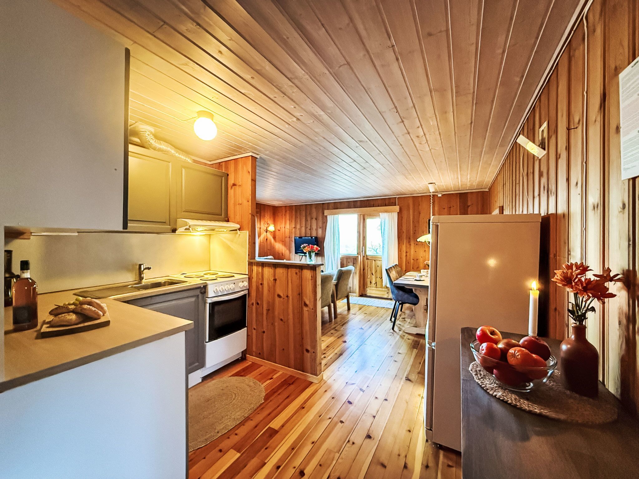 Kühlschrank, Ofen, Hochstuhl, Kochgeschirr/Geschirr/Besteck