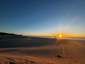 På stranden och strandhanddukar
