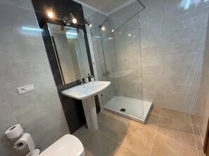 Shower, hair dryer, bidet, towels - Serene & Joyful Retreat - Breathtaking view (Tetouan)