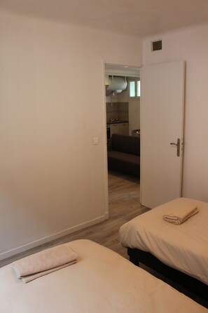 2 bedrooms, iron/ironing board, WiFi, bed sheets - Appartement Rouge, Bienvenus à la Belle de Mai ! (Marseille)