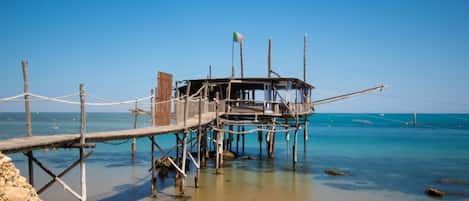 Una spiaggia nelle vicinanze