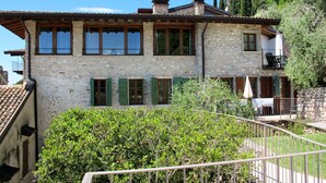 A stone building with multiple windows and a balcony.