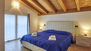 6 Schlafzimmer, Bügeleisen/Bügelbrett, WLAN