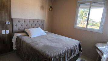 Quarto casal conforto, vista para a cidade | Wi-Fi de cortesia