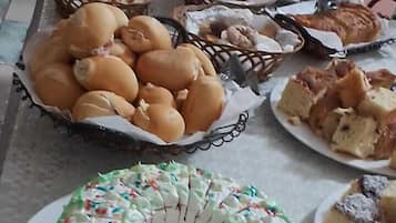 Free buffet breakfast on weekdays
