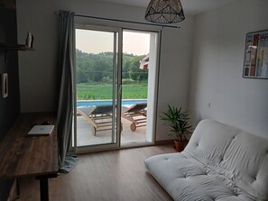 Living area - Maison de Campagne Avec Deux Chats et Piscine (Guiche)