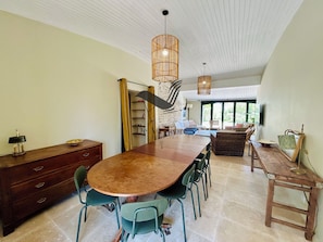 Interior - Spacieuse Maison Idéalement Située (Port-des-Barques)