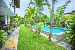 Quarto casal, vista para a piscina | Vista do quarto