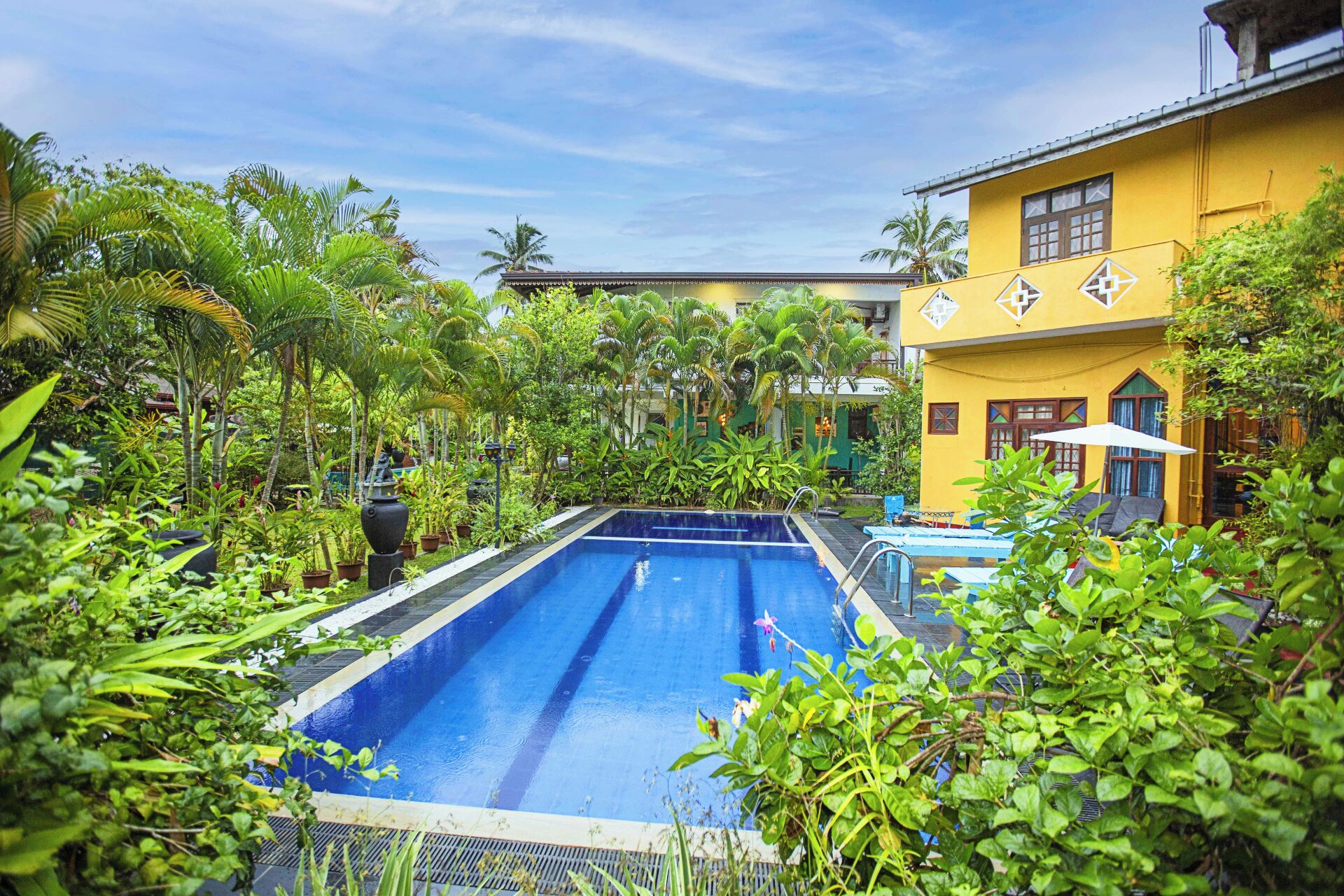 2 piscinas al aire libre, tumbonas