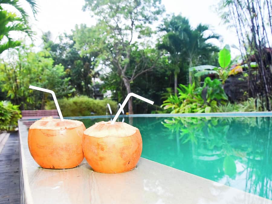 2 outdoor pools, sun loungers