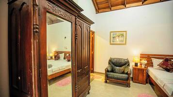 Chalet, Pool View | Desk, laptop workspace, free WiFi