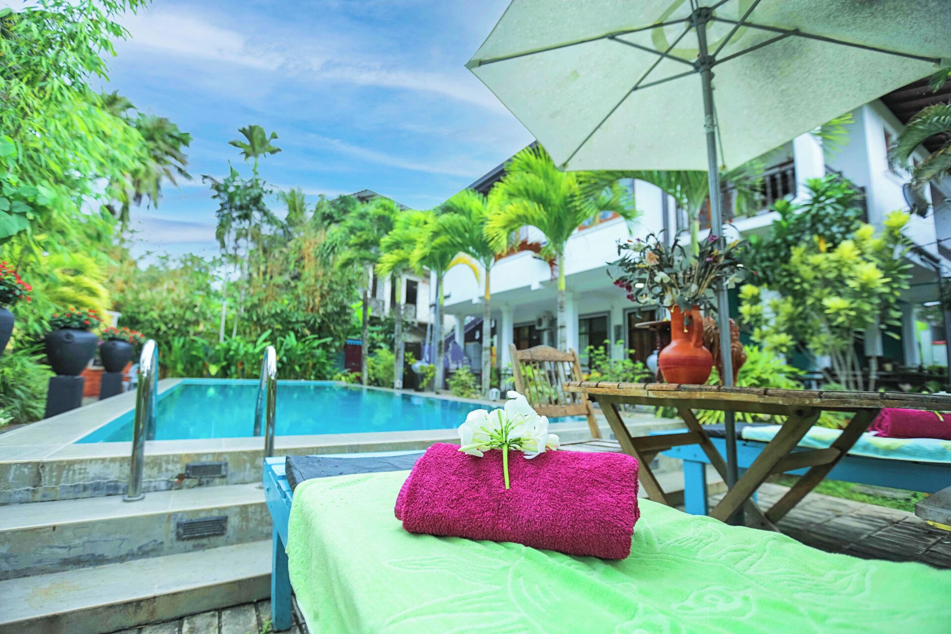 2 piscinas al aire libre, sillones reclinables de piscina