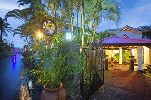 Fachada del alojamiento - Noche