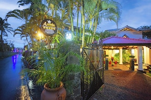 Fachada del alojamiento - Noche